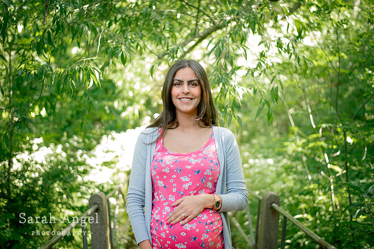Maternity shoot in greenery in Farnham, Surrey.