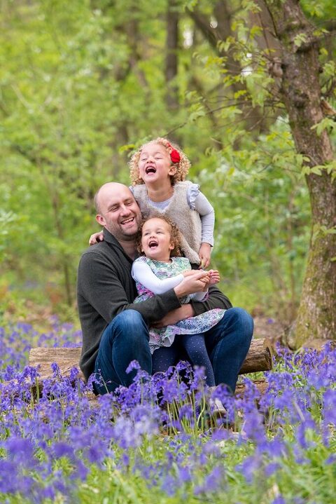 The perfect image of Dad and his girls photographed in Farnham. Farnham photoshoot gift vouchers, for Farnham families especially for Dads to purchase for mum this mothers day.